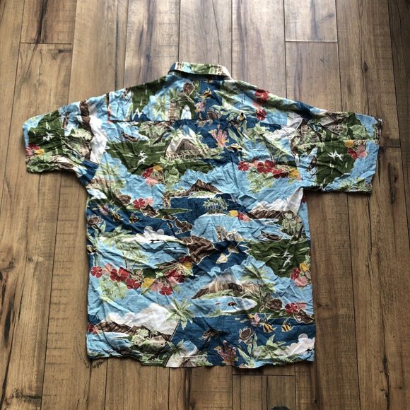 >>SOLD<<Tori Richard Disney Aulani Resort Hawaiian - Picture 6 of 8